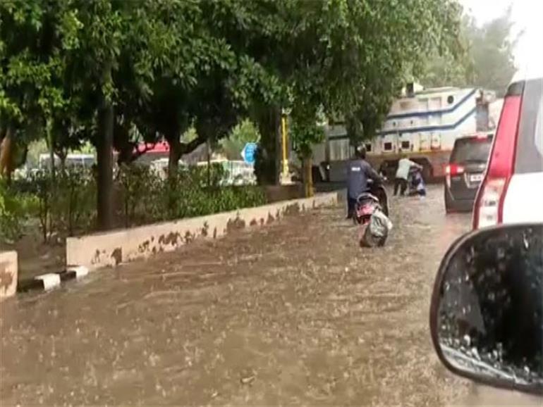 Delhi drenched by heavy rain; police issues advisory on traffic diversions