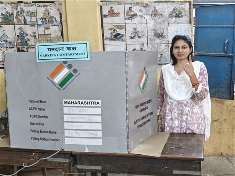 Maharashtra polls: MoS Raksha Khadse casts her vote at polling booth in Jalgaon