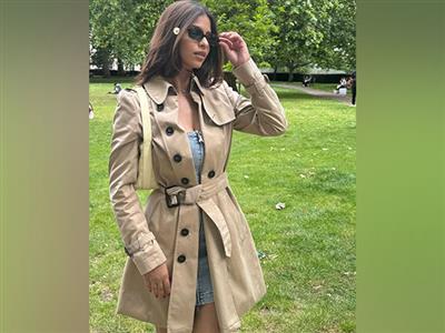 Suhana Khan drops stunning pics as she channels her 'inner Poo' from K3G
