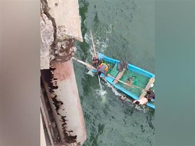 Andhra: Fishermen, police rescue woman from suicide attempt in Godavari river