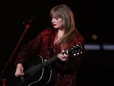 Taylor Swift surprises fans with 2 new mashups during Eras Tour show in Dublin