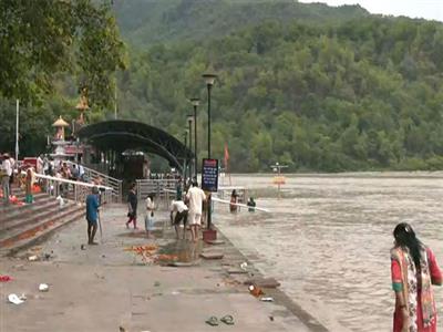 Uttarakhand: Surge in Ganga water level amid heavy rains, administration on alert