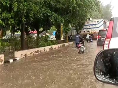 Delhi drenched by heavy rain; police issues advisory on traffic diversions