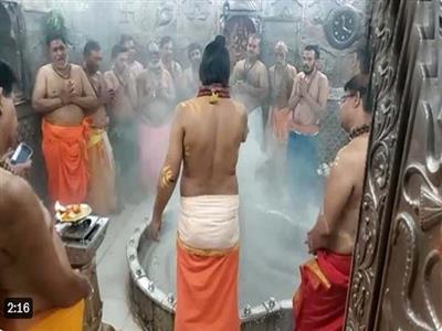 Devotees offer prayers at Ujjain's Mahakaleshwar Temple on fourth Monday of 'Sawan'