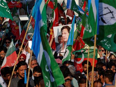 Pakistan: Lawyers to launch protest against attempt to limit judiciary's powers, warns Imran Khan's party