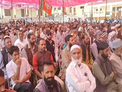 JK: BJP leader Tarun Chugh holds public meetings to address issues of voters in Rajouri district