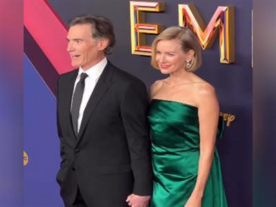 Naomi Watts shines in emerald green, Billy Crudup goes classic black at the 2024 Emmys