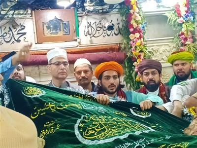 Pakistani Delegation lays traditional chaddar at Dargah Hazrat Khawaja Allauddin Ali Ahmed Sabir