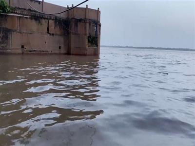 Uttar Pradesh: Water level of river Ganga rises at Varanasi due to heavy rain