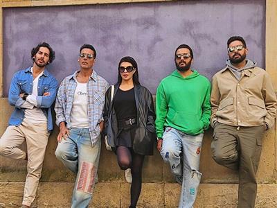 Akshay shares pic with his Housefull 5 squad Jacqueline, Riteish, Abhishek