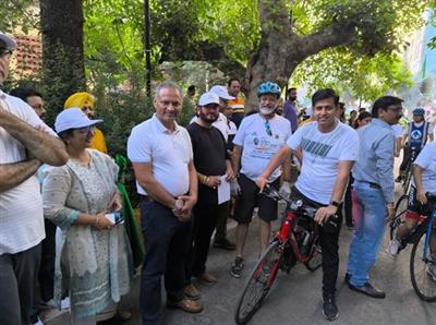 Jalandhar: Chairman Punjab Safai Karamchari, DC flag off cyclathon to mark Gandhi Jayanti, promote cleanliness