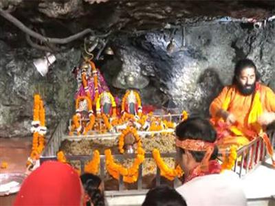 Devotees flock to temples across country on 1st day of Sharadiya Navratri