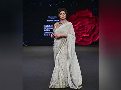 LFW X FDCI Day 5: Sushmita Sen dazzles in ivory saree, shares her wellness philosophy and ritual before walking the ramp