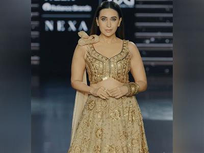 Karisma Kapoor steals show in ethereal ethnic ensemble at Lakme Fashion Week X FDCI