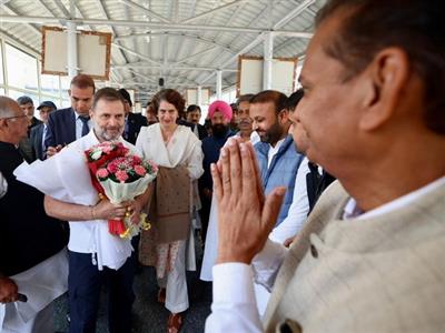 Rahul Gandhi, Priyanka Gandhi arrive in Srinagar to attend swearing-in ceremony of Omar Abdullah