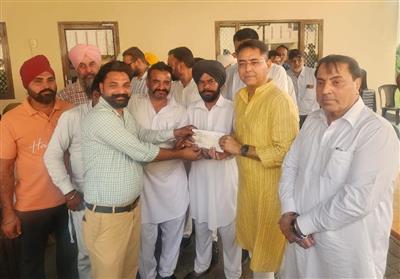 Arora gives cheques for dev works to new panchayats 