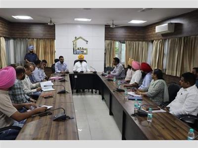 Minister Hardeep Mundian holds meeting with GLADA officials, reviews various projects