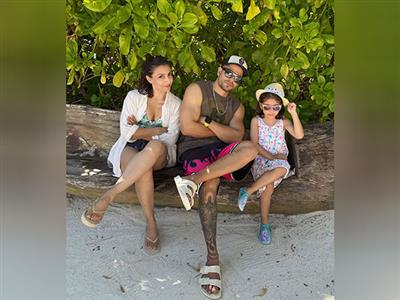 Soha Ali Khan, Kunal Kemmu and daughter Inaaya soak up the sun in Maldives