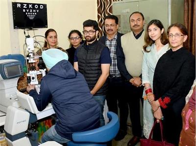 MP Arora’s family members donate machine to Ophthalmology Department of Civil Hospital