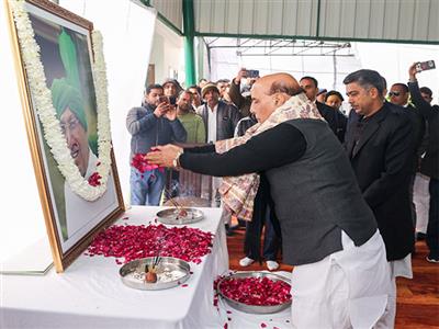 Defence Minister Rajnath Singh pays tribute to former Haryana CM Chaudhary Om Prakash Chautala