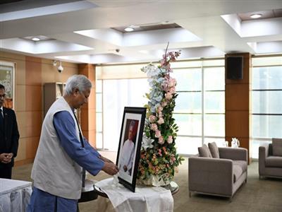 Bangladesh Chief Adviser pays tribute to Manmohan Singh at Indian High Commission