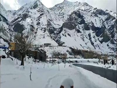 Himachal Pradesh: Heavy snowfall disrupts life in Lahaul-Spiti