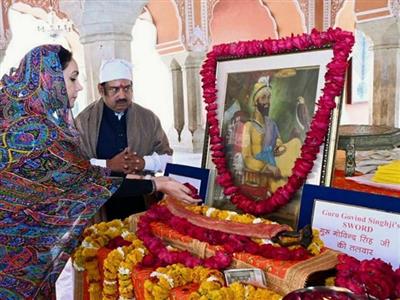 Rajasthan Deputy Chief Minister Diya Kumari pays floral tributes to Guru Gobind Singh on his birth anniversary