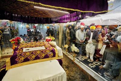 CM pays obeisance at Gurudwara Bhatha Sahib, greets people on Parkash Purab of Sri Guru Gobind Singh