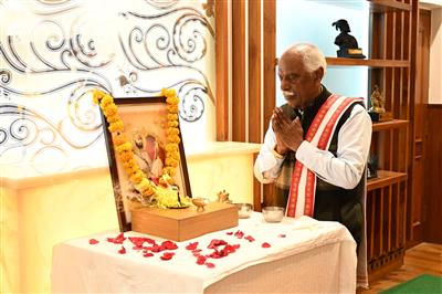 Haryana Governor Shri Bandaru Dattatray pays his homage to Sri Guru Gobind Singh Ji on his Parkash Parv