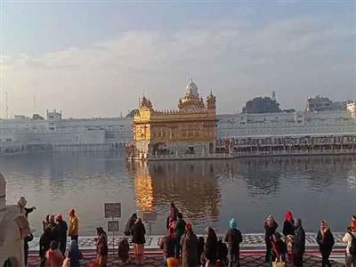 Punjab: Devotees throng Golden Temple to offer prayers on Makar Sankranti