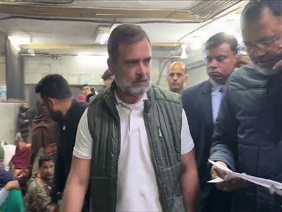 Delhi: Rahul Gandhi meets patients in AIIMS, listens to their problems