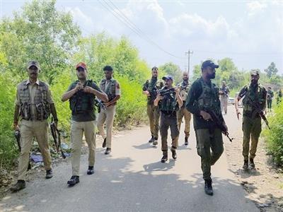 J-K: Rashtriya Rifles organises automatic weapon training for village defence committee