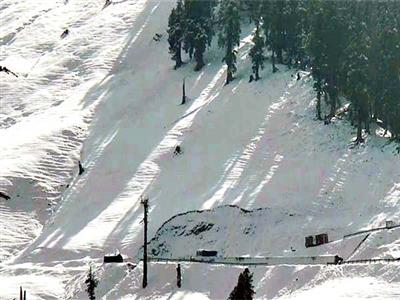 J-K: Bhaderwah covered in thick blanket of snow; tourists flock to Guldanda meadow