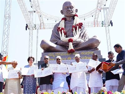 Karnataka: Congress chief Mallikarjun Kharge unveils Mahatma Gandhi's statue in Belagavi