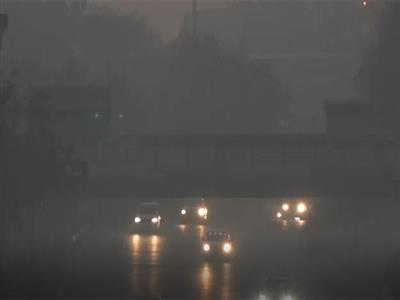 Temperature in Delhi falls down to 11 degrees; trains and flights stand delayed