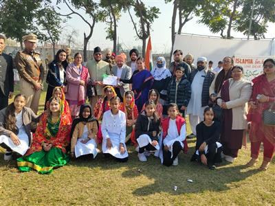 Cabinet Minister of Punjab, Dr. Ravjot Singh, unfurls the national flag at Malerkotla during the district-level Republic Day celebrations