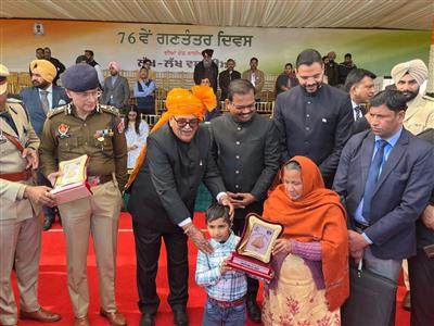 76th Republic Day-Governor Gulab Chand Kataria felicitates personalities from various walks of life for outstanding services*