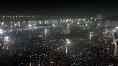 Prayagraj: Huge crowd gathers at Sangam ghat for 'Amrit Snan' on Mauni Amavasya