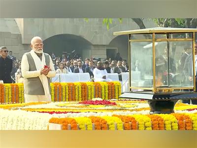 PM Modi pays tribute to Mahatma Gandhi on death anniversary, leaders follow at Raj Ghat