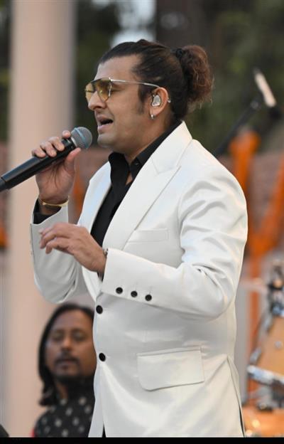 Sonu Nigam performs at Open Air Theatre in President's Estate