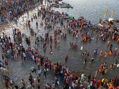 Huge crowd of devotees gather at Maha Kumbh's Triveni Sangam