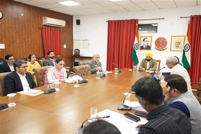 CM directs to further expedite the liquidation and movement of food grain stocks from the state