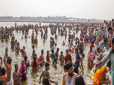 Mahakumbh: Devotees flock to Triveni Sangam ahead of Mahashivratri