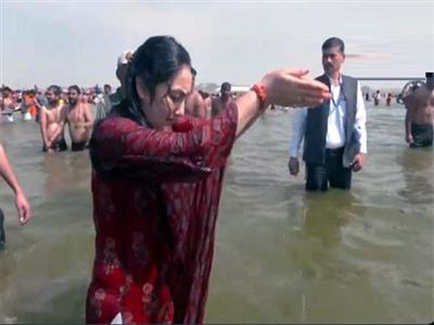 Former BJP leader Nupur Sharma takes holy dip at Triveni Sangam amid ongoing Mahakumbh