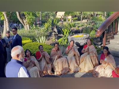 Indians in Mauritius welcome PM Modi with traditional Bihari Geet Gawai