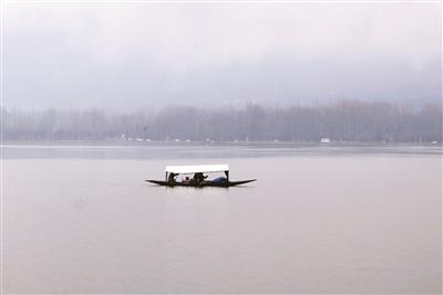 J-K: Srinagar sees light rain as low clouds hover; IMD predicts cloudy weather until March 16