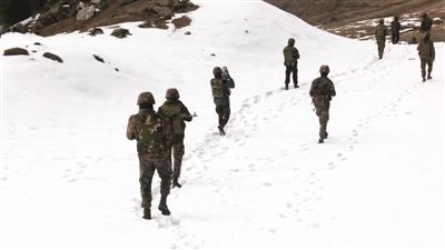 J-K: Indian Army personnel conducts patrolling in snow-covered Doda