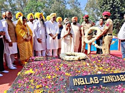 Dr Baljit Kaur, Gurmeet Singh Khudian pay tributes to martyrs at National Martyrs Memorial Hussainiwala